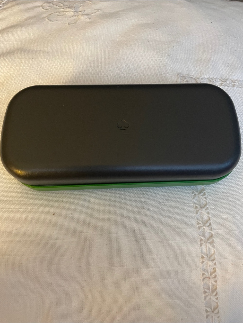 kate spade Green & Black Hard Shell Eyewear Case With Cleaning Cloth EUC - Picture 2 of 4